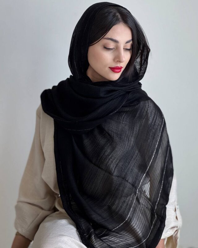 Black Elora shawl