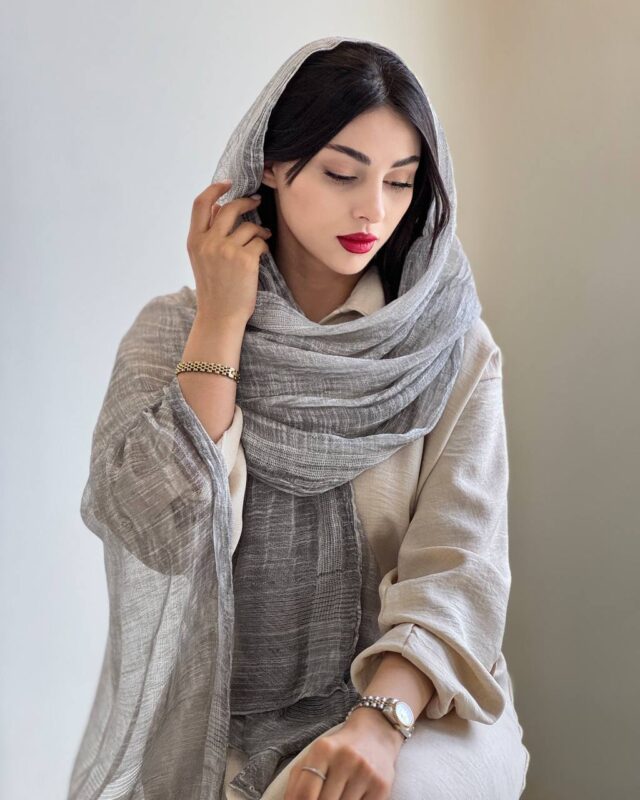 Dark gray Elora shawl