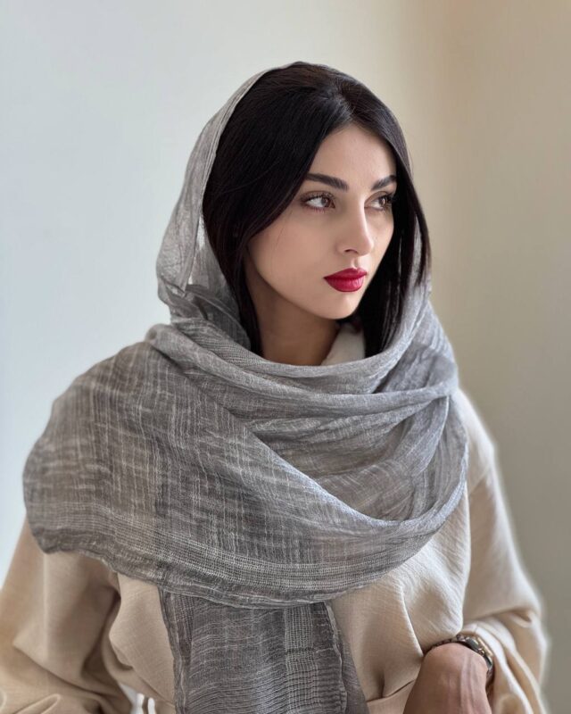 Dark gray Elora shawl2