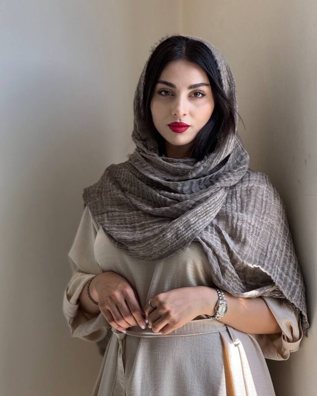 Khaki Florentine shawl