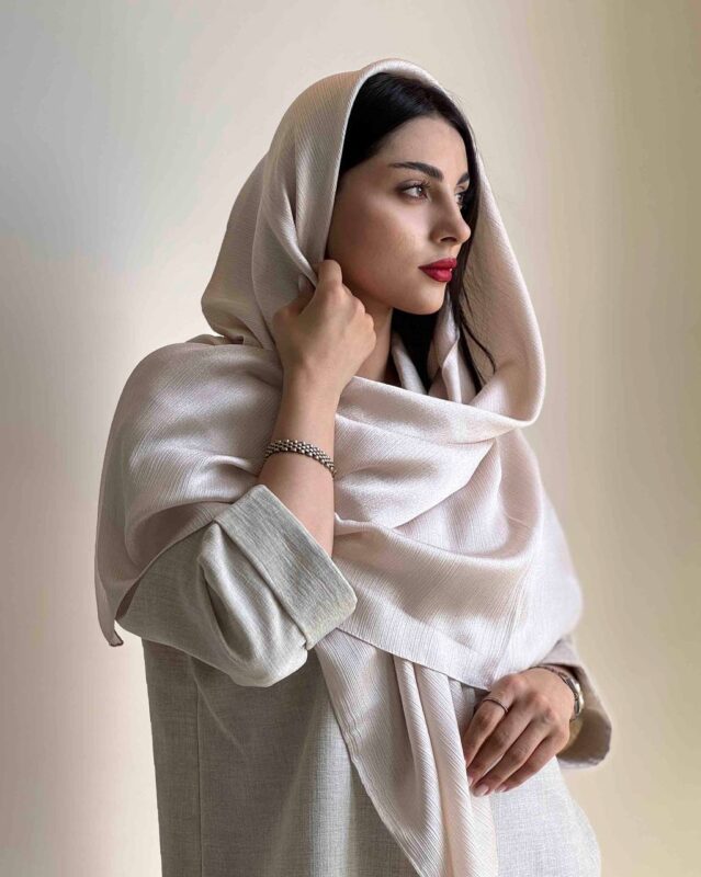 Light cream crystal shine scarf