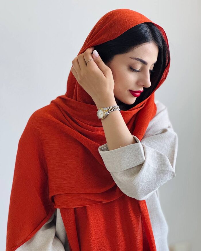 Luna brick orange shawl