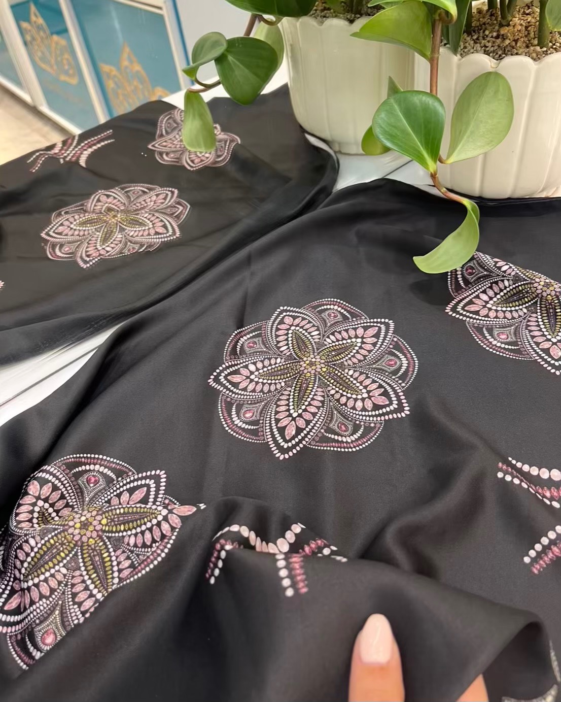 IMG_8376-compressed روسری ابریشم کد 010 - تصویر 1